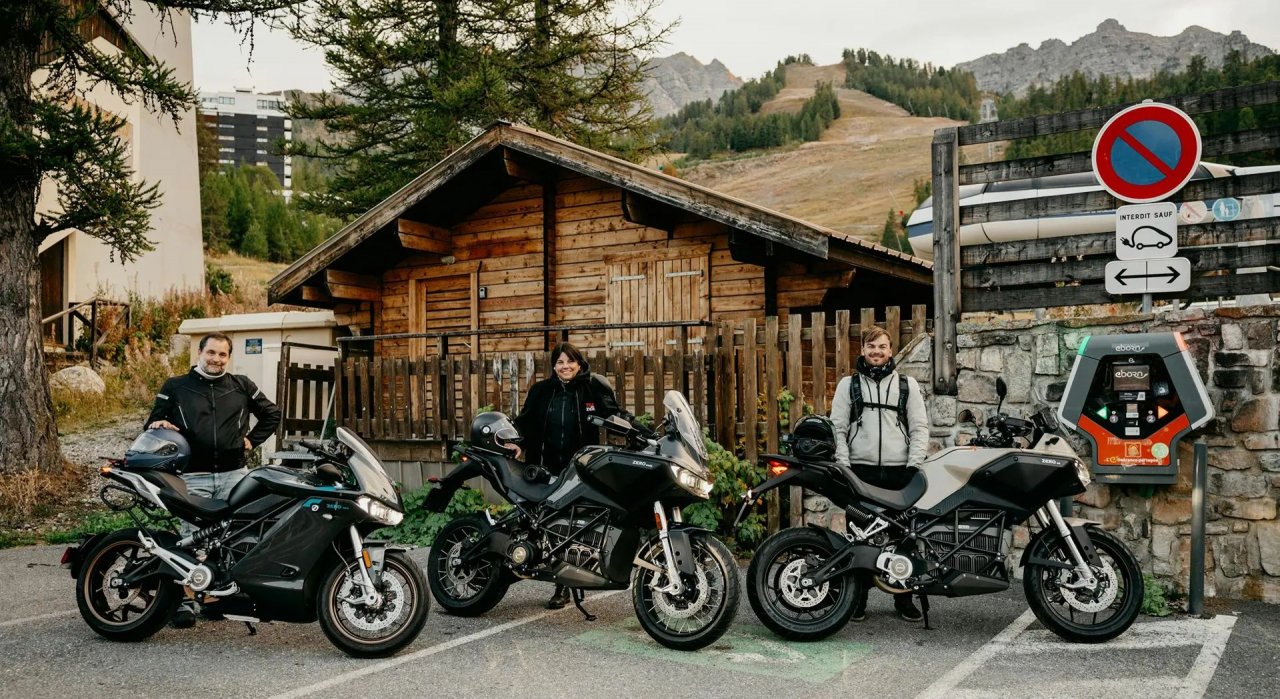 Z električnim motociklom od Alp do morja brez polnjenja Z električnim motociklom od Alp do morja brez polnjenja